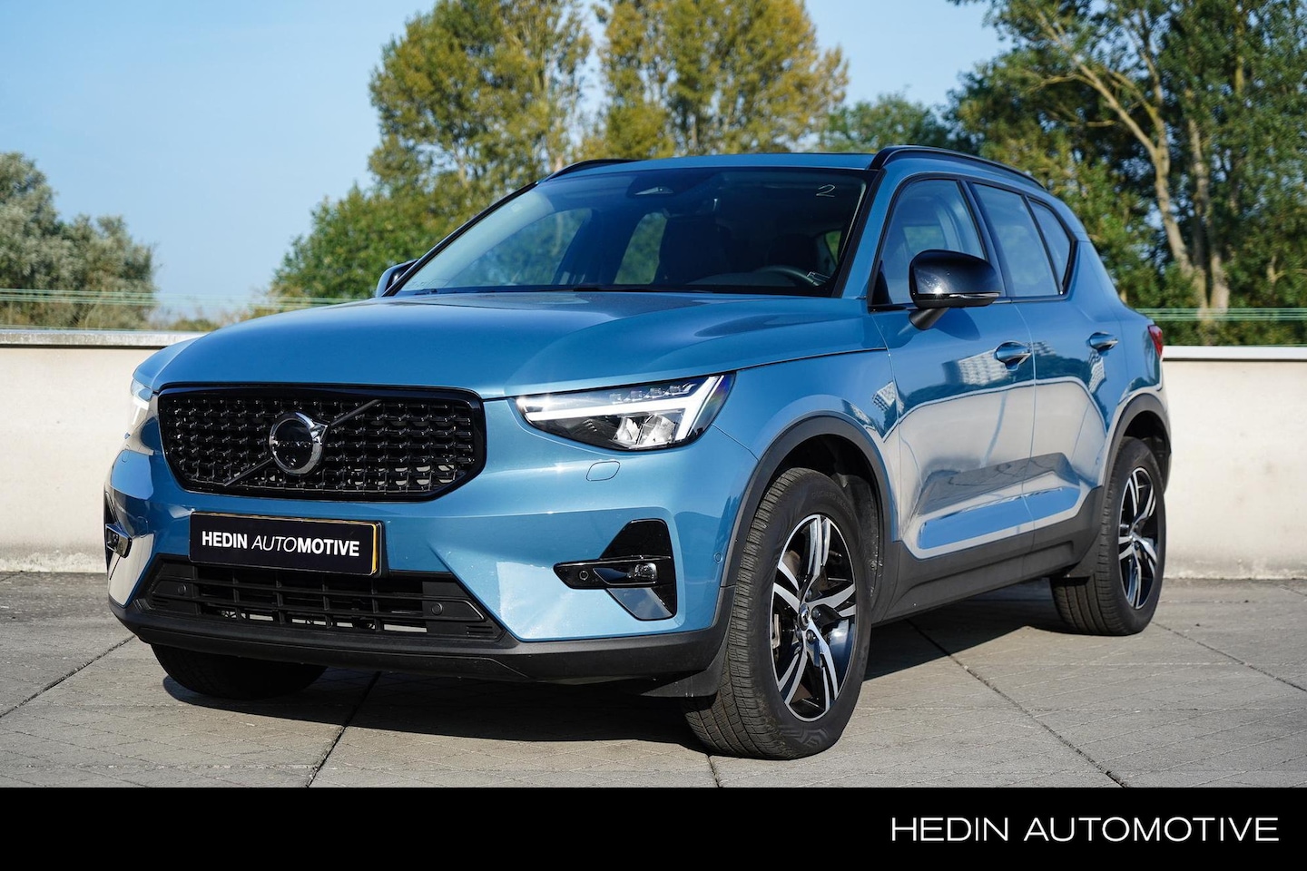 Volvo XC40 - 2.0 B4 Plus Dark Intellisafe Assist | Blis | verwarmbare voorruit | Trekhaak | Harman/Kard - AutoWereld.nl