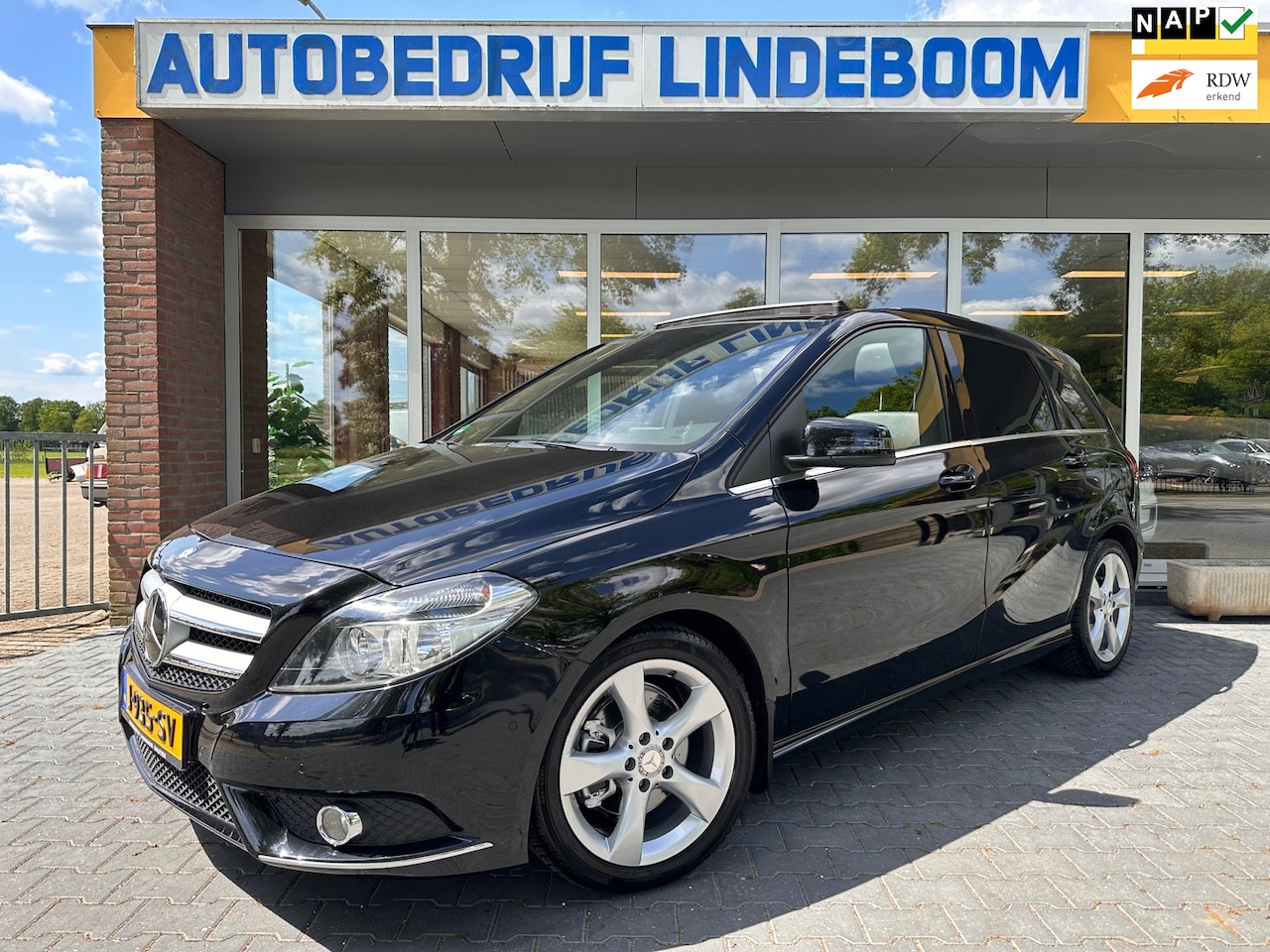 Mercedes-Benz B-klasse - 180 trekhaak Automaat Panoramadak leder - AutoWereld.nl