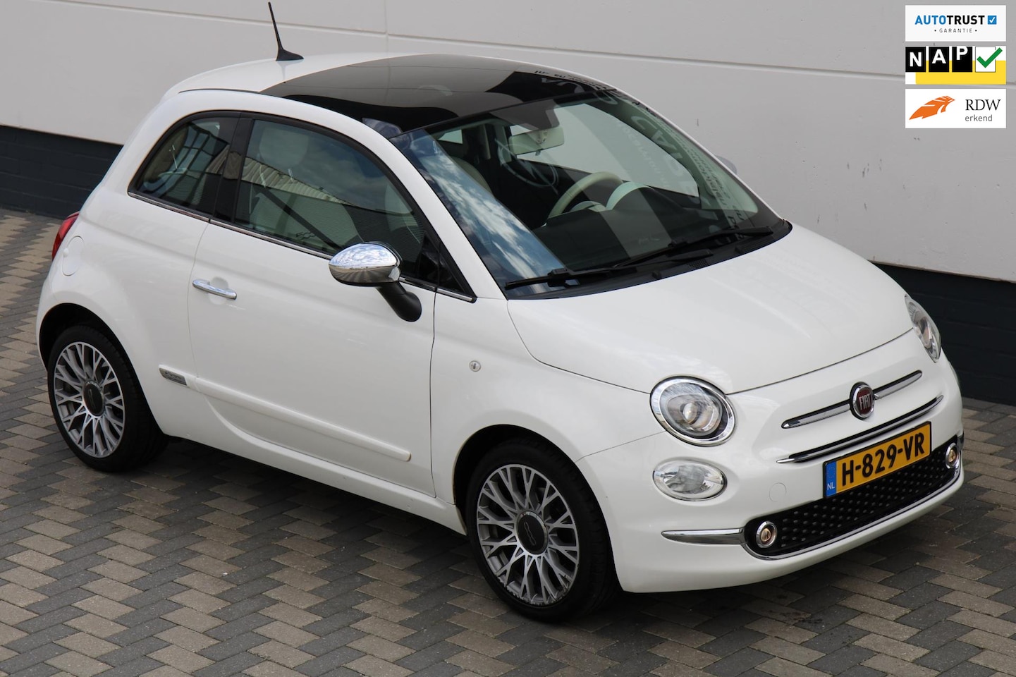 Fiat 500 - 1.2 Lounge Navi Pano Clima LMV PDC !! - AutoWereld.nl