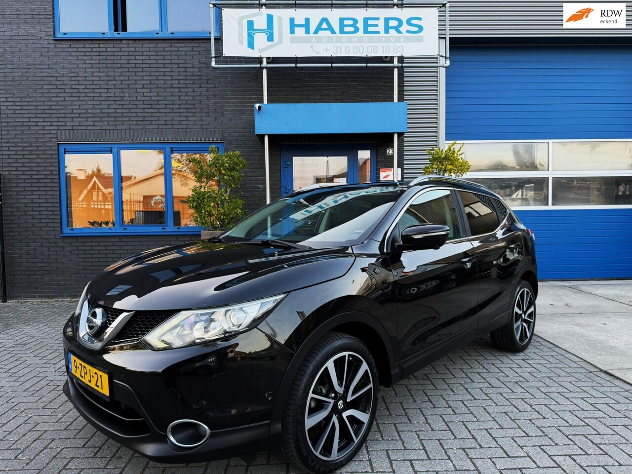 Nissan Qashqai - 1.2 Premier Edition 116PK|NAVI|Xenon|360Camera|PANO|Leder|Detectie|StoelVW|Bluetooth|Lane - AutoWereld.nl
