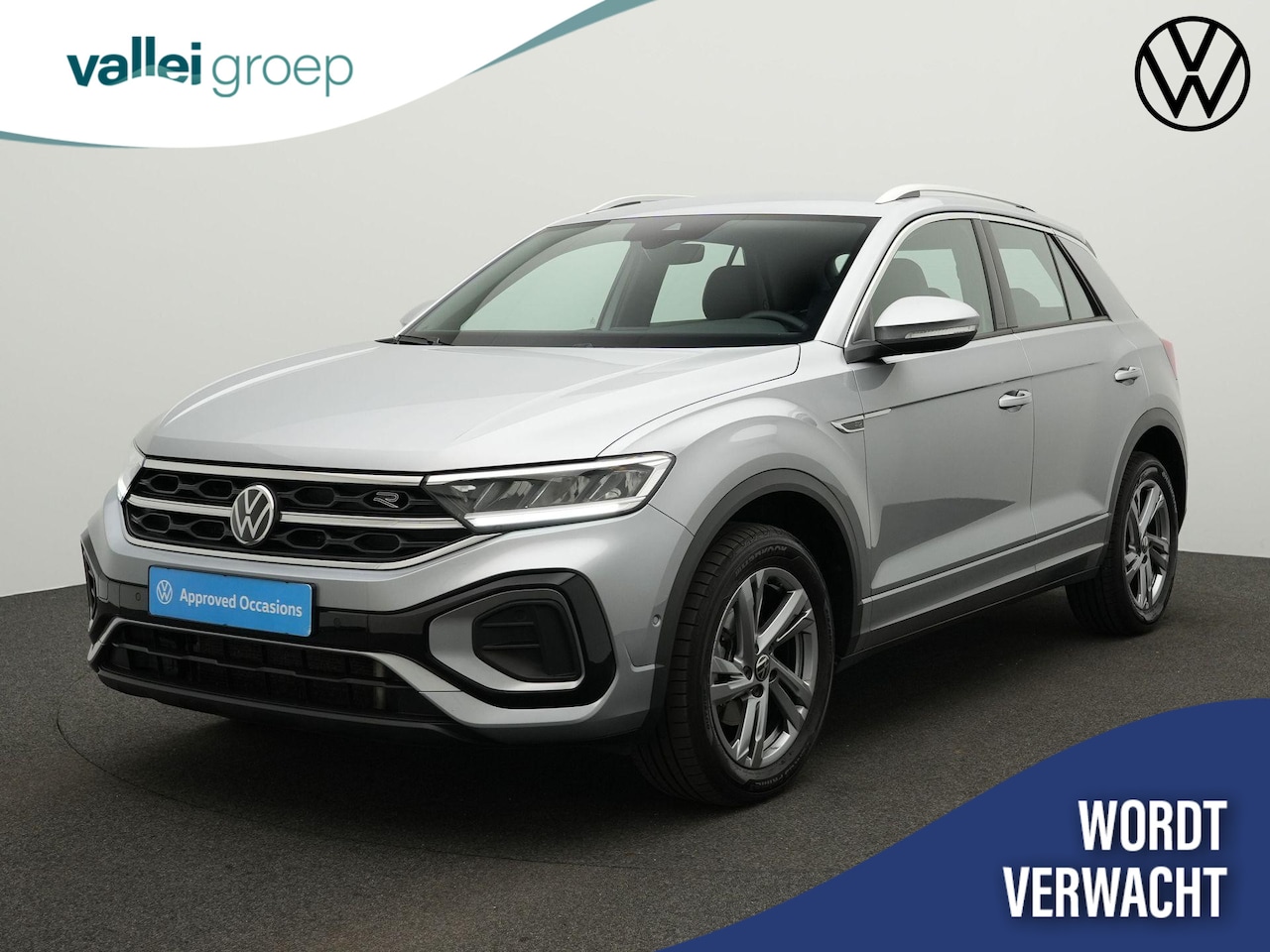 Volkswagen T-Roc - 1.5 TSI 150 pk DSG R-Line Edition | Stoelverwarming | Parkeersensoren voor/achter | Keyles - AutoWereld.nl