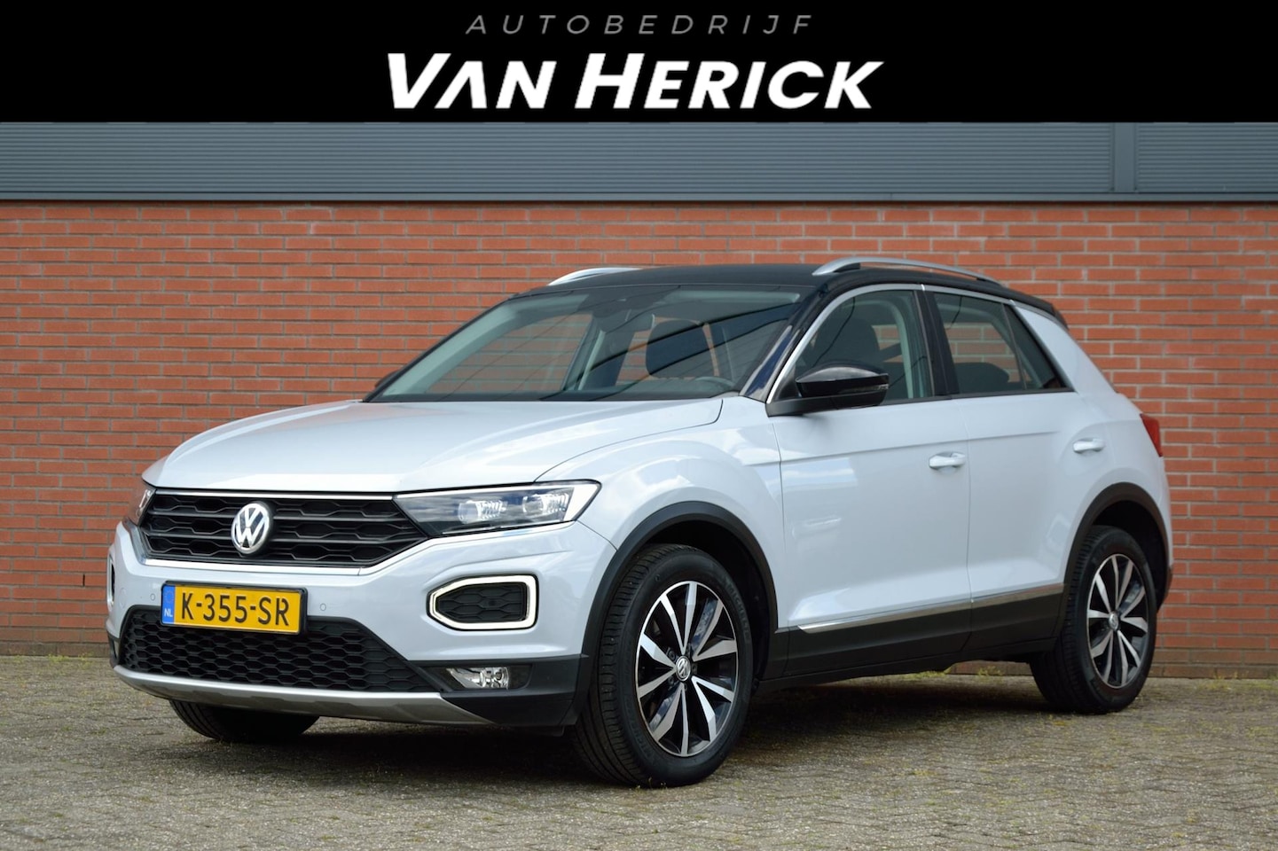 Volkswagen T-Roc - 1.0 TSI Style | Carplay | Cruise | Navigatie - AutoWereld.nl