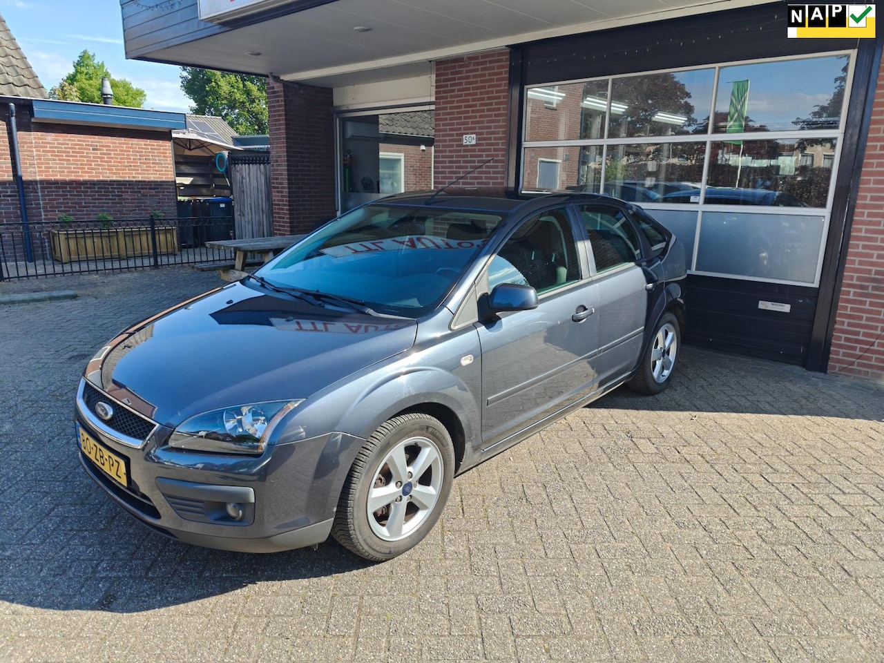 Ford Focus - 1.8-16V Ambiente Flexifuel 1.8-16V Ambiente Flexifuel, Trekhaak, Airco, Cruise, Navi, NAP - AutoWereld.nl