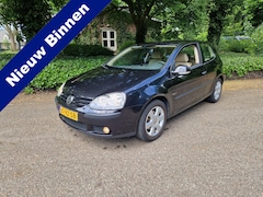 Volkswagen Golf - 1.6 FSI Comfortline, ZWART, 2 eig., 116040km