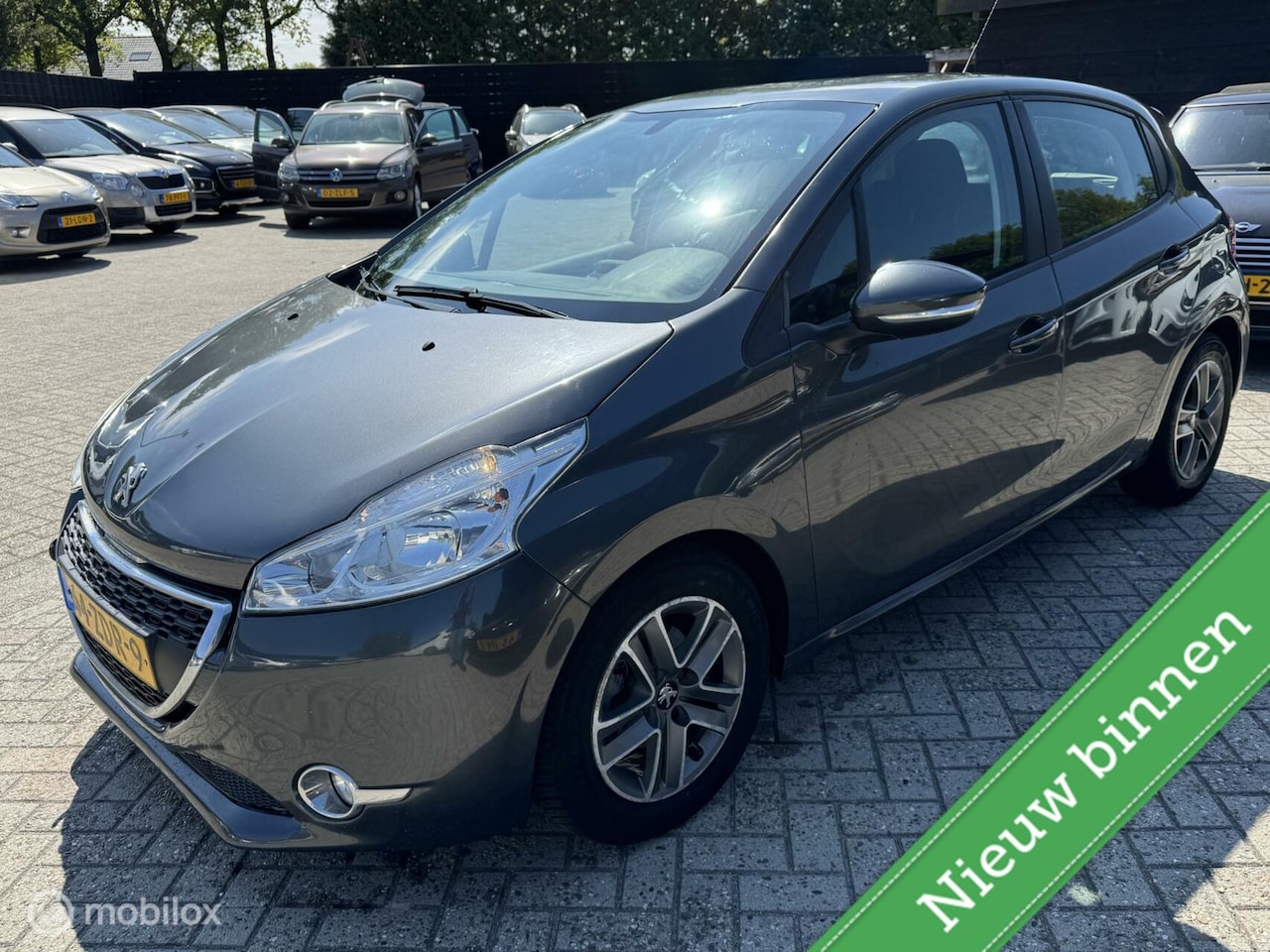 Peugeot 208 - 1.6 e-HDi Blue Lease 5 DEURS / AIRCO / NAVI / CRUISE - AutoWereld.nl
