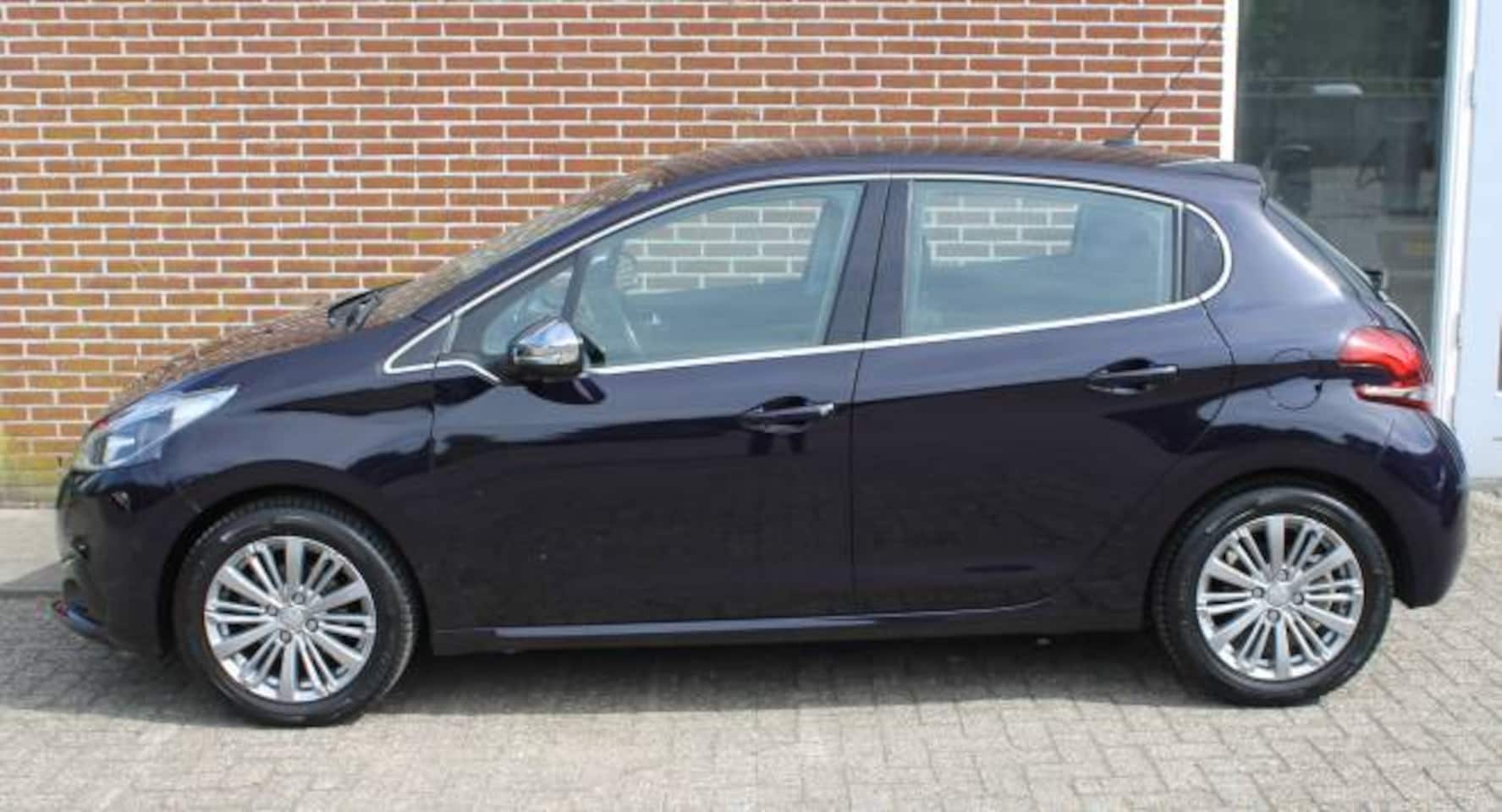 Peugeot 208 - 1.2 Puretech 110pk 5D Allure