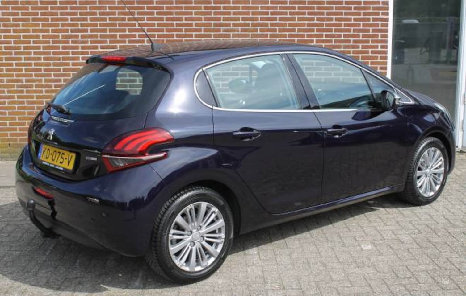 Peugeot 208 - 1.2 Puretech 110pk 5D Allure