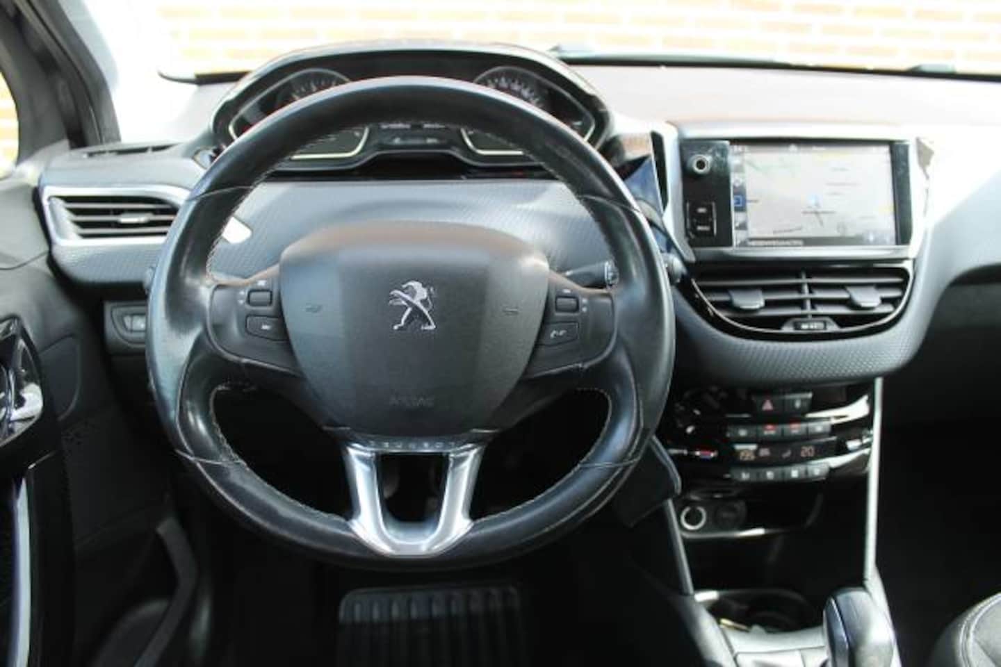 Peugeot 208 - 1.2 Puretech 110pk 5D Allure