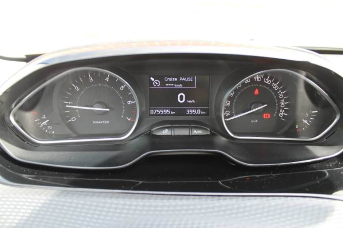 Peugeot 208 - 1.2 Puretech 110pk 5D Allure