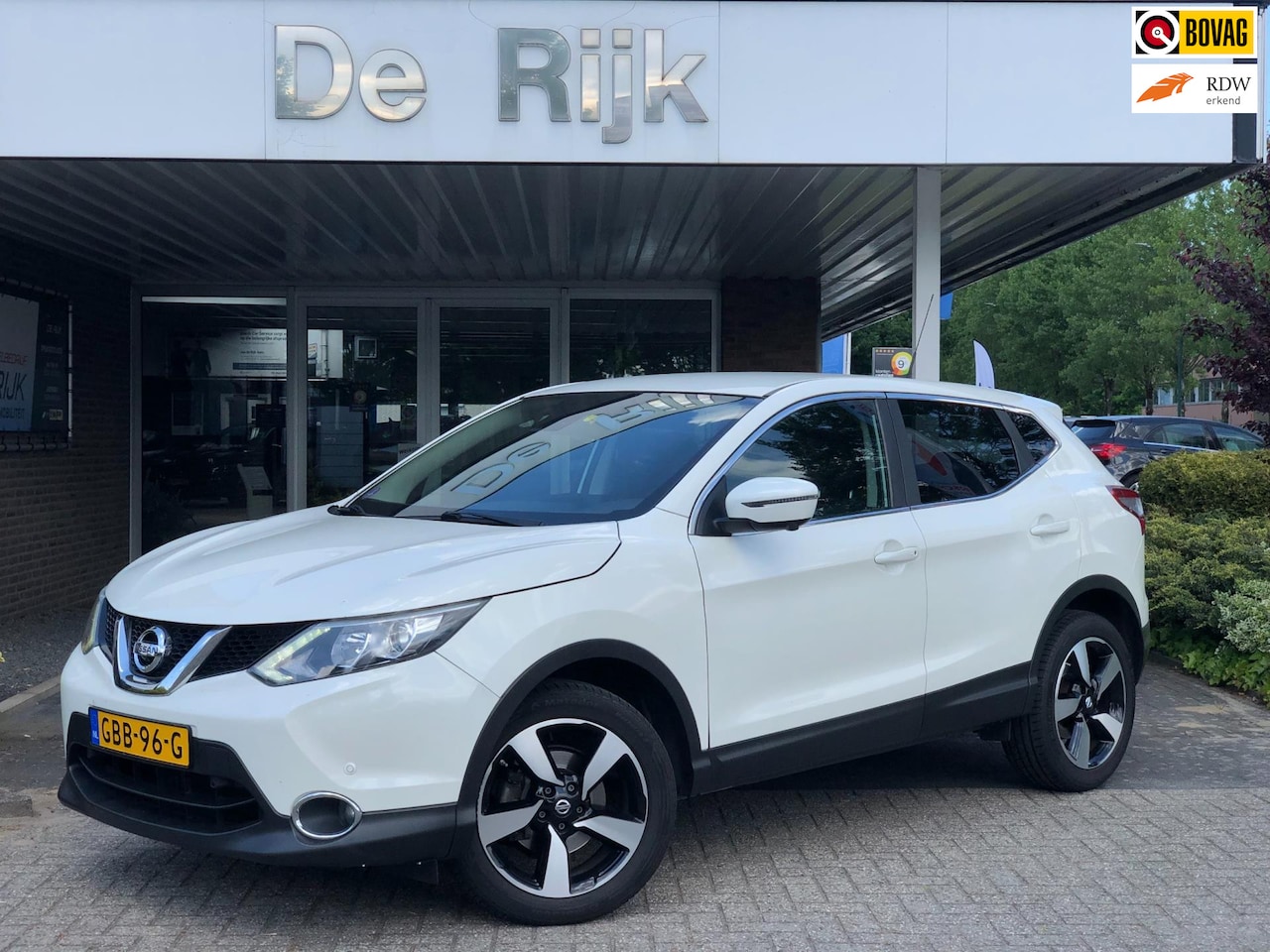 Nissan Qashqai - 1.2 N-Connecta | Navi, 360 Camera, Stoelverw., 18'' LMV, Trekhaak afn., Cruise, Climate | - AutoWereld.nl