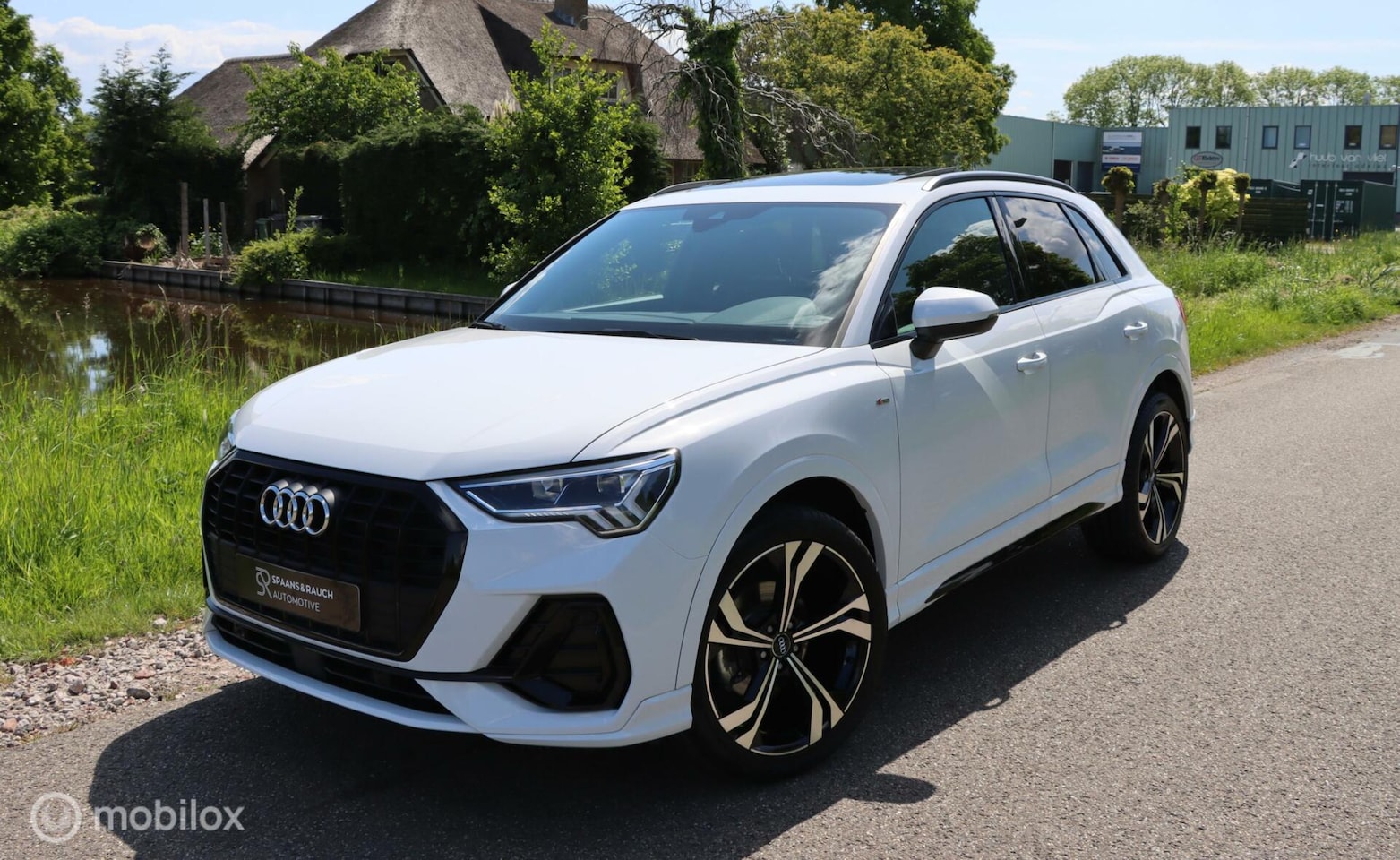 Audi Q3 - 35 TFSI S-Line / Pano / Navi / Carplay / Luxe - AutoWereld.nl