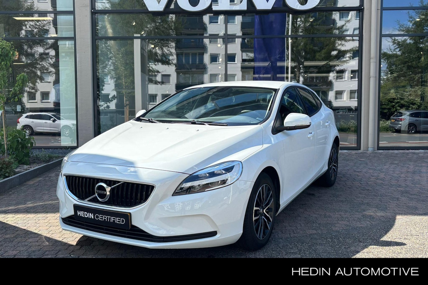 Volvo V40 - T2 Polar+ Automaat 122pk | Stoelverwarming | Climate Control | Navigatie Full Map | Parkee - AutoWereld.nl
