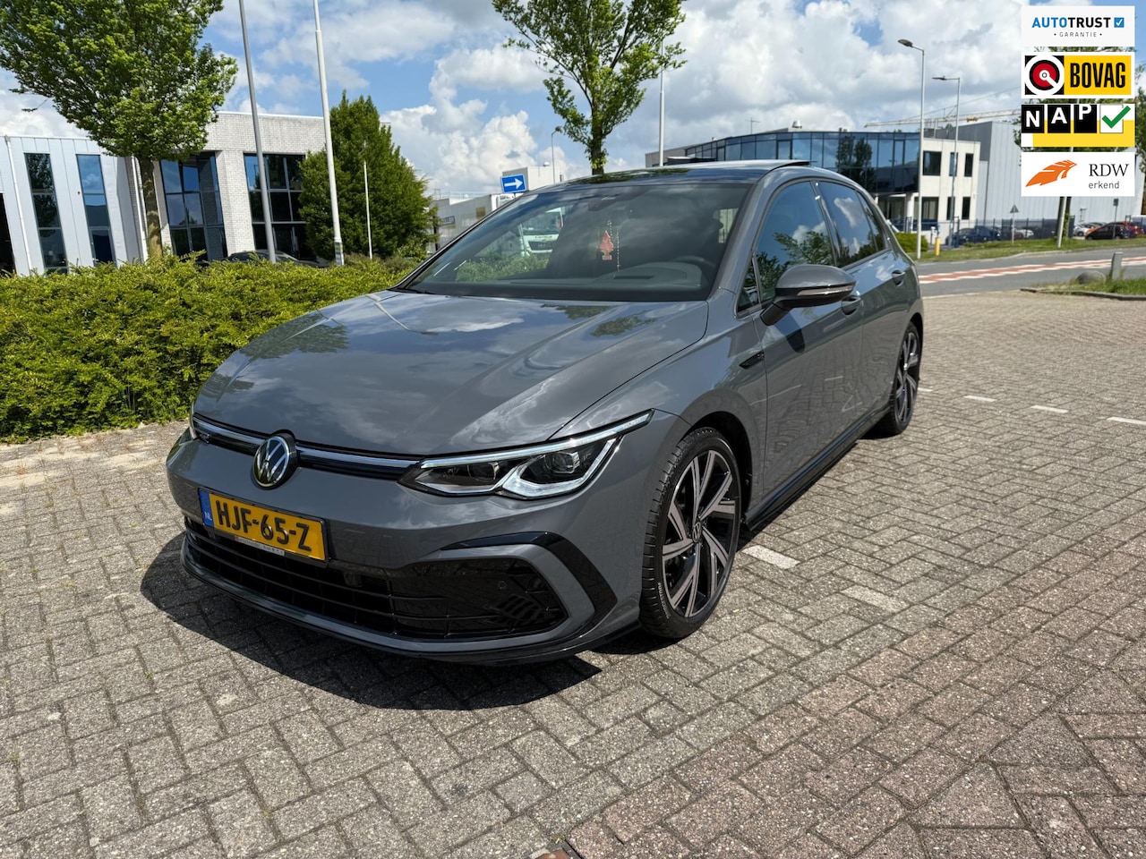 Volkswagen Golf - 1.5 eTSI R-Line Business panoramadak H&K sfeerverlichting camera head up display - AutoWereld.nl