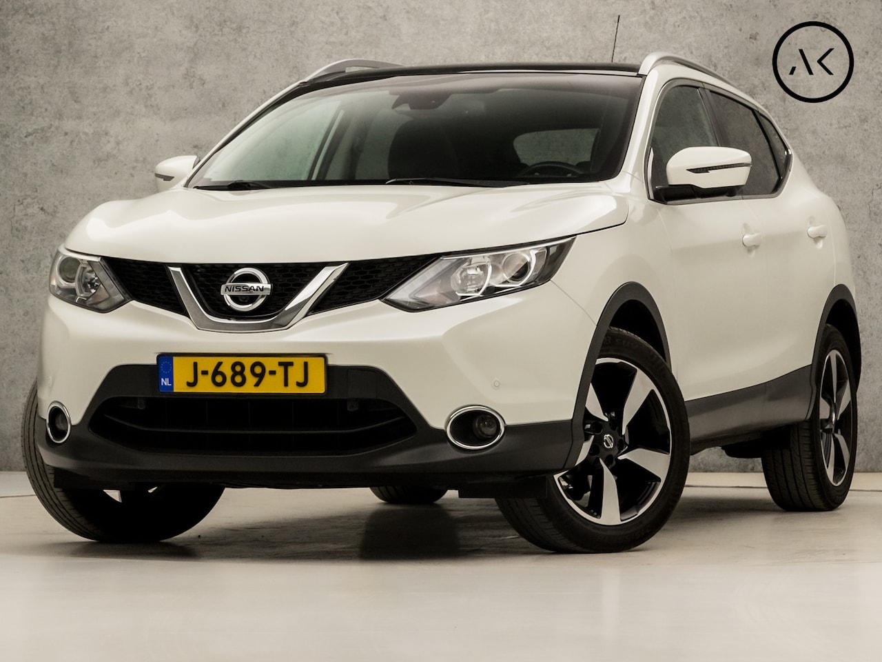 Nissan Qashqai - 1.2 N-Connecta (PANORAMADAK, NAVIGATIE, CLIMATE, 360 CAMERA, STOELVERWARMING, SPORTSTOELEN - AutoWereld.nl