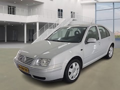 Volkswagen Bora - 2.3 V5 Highline/AUTOMAAT/LAAG KM
