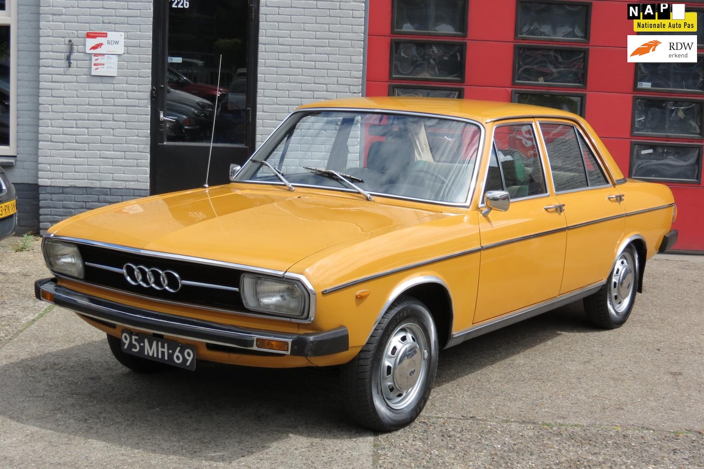 Audi 100 - 1.8 LS 49.000 Km, origineel Nederlandse Auto - AutoWereld.nl