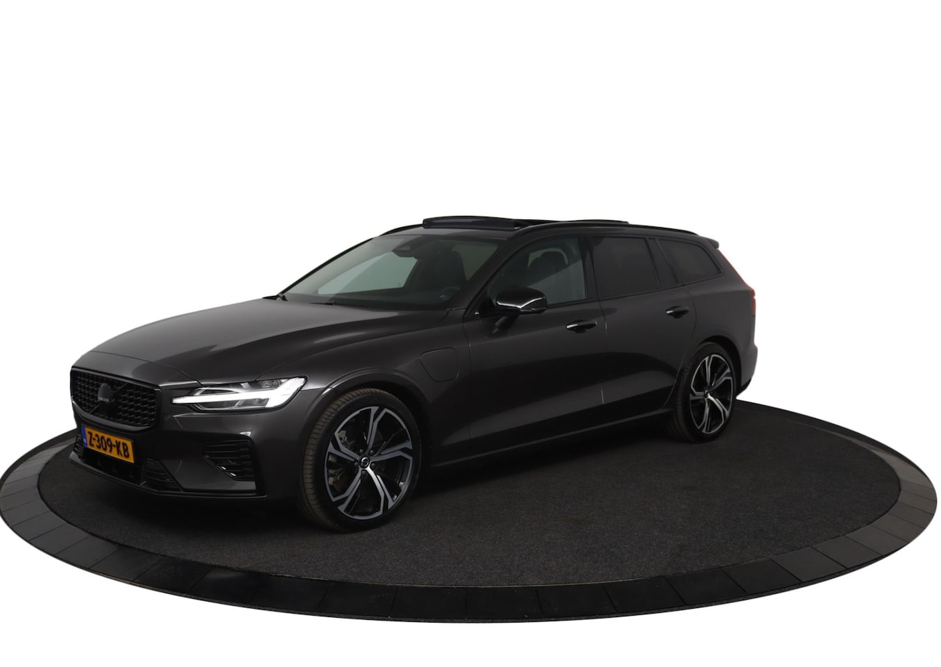 Volvo V60 - T6 AWD Plus Dark | Panoramisch schuif/kanteldak | Stoel & stuurwielverwarming | Parkeerver - AutoWereld.nl