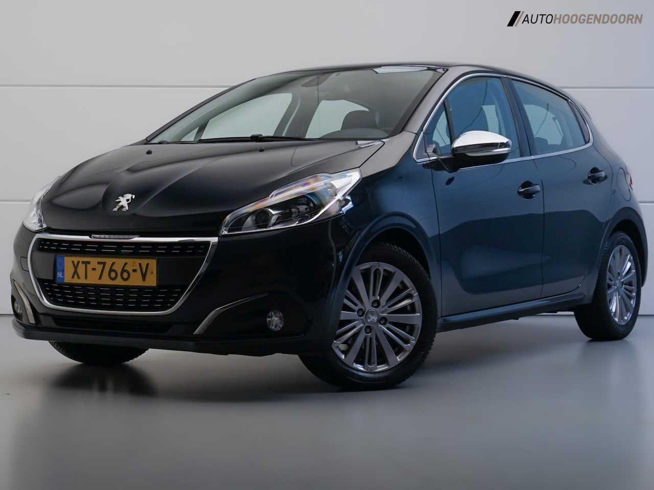 Peugeot 208 - 1.2 PureTech Blue Lease Allure (APPLE CARPLAY,LED VERLICHTING,CRUISE,PARKEERSENOREN,LM-VEL - AutoWereld.nl