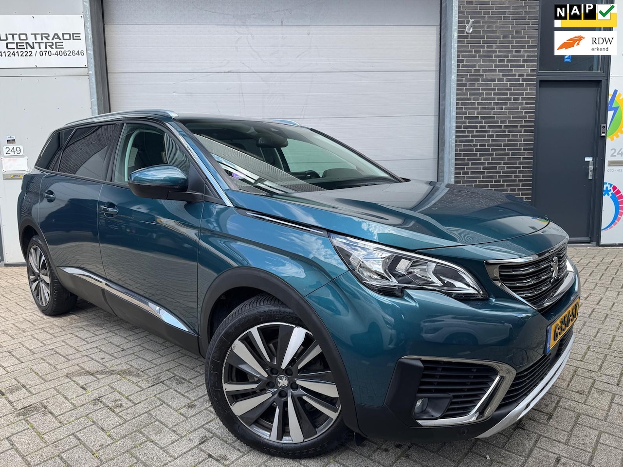 Peugeot 5008 - 1.2 PureTech Blue Lease Premium [Memory|StoelVW|Carplay|Camera|Trekhaak] - AutoWereld.nl