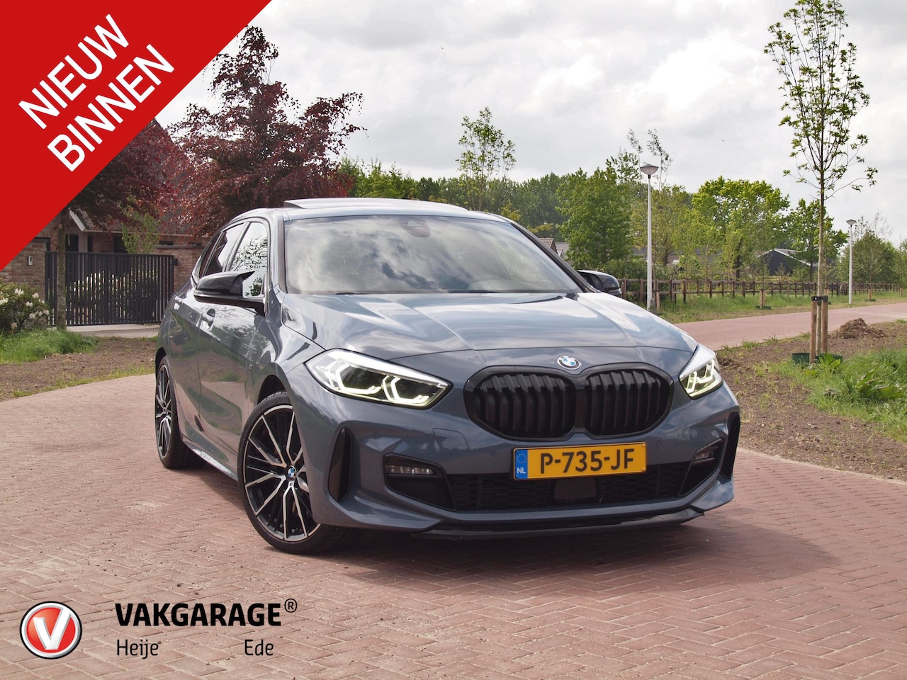BMW 1-serie - 120i Business Edition | Panoramadak | Camera | Apple Carplay | M-pakket | Schaalstoelen | - AutoWereld.nl