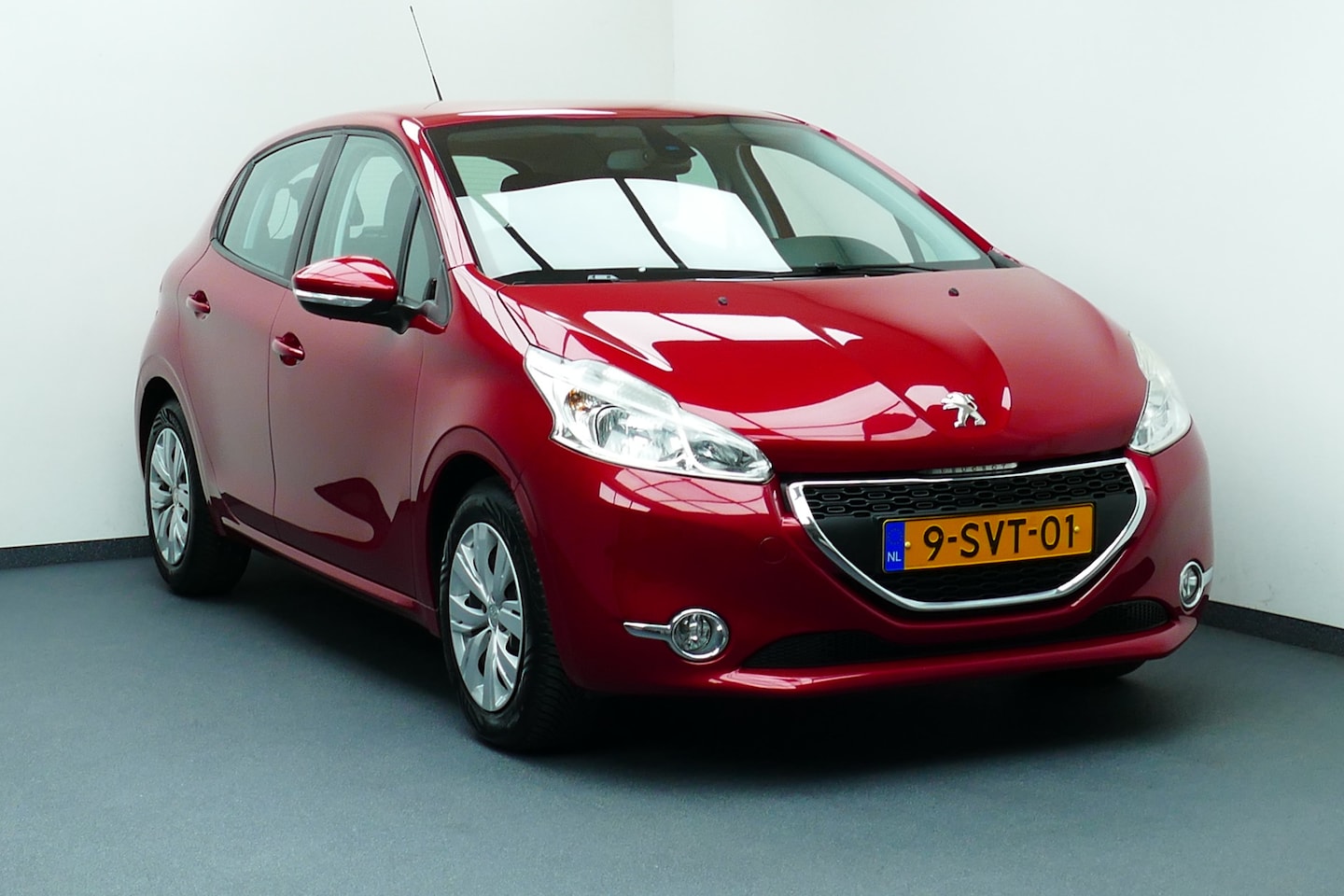Peugeot 208 - 1.2 VTi Envy 1-Eig Bj12-2015. Navi, Clima, Cruise, Haak 1150kg, All Season Banden - AutoWereld.nl
