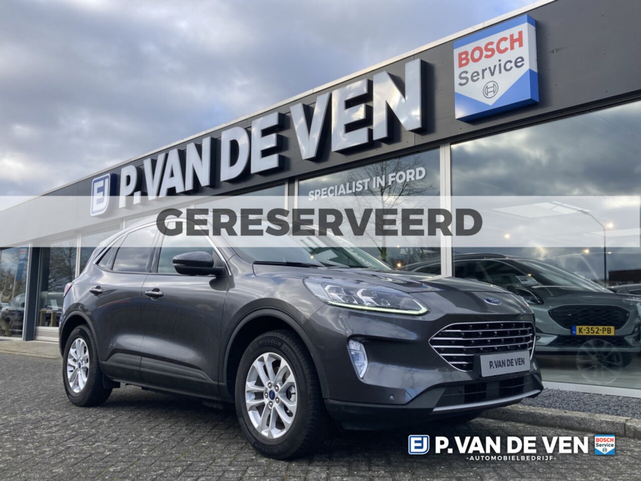 Ford Kuga - 2.5 PHEV Titanium X 225pk/165kW e-CVT Automaat | Ook leverbaar in Solar Silver | Afneembar - AutoWereld.nl