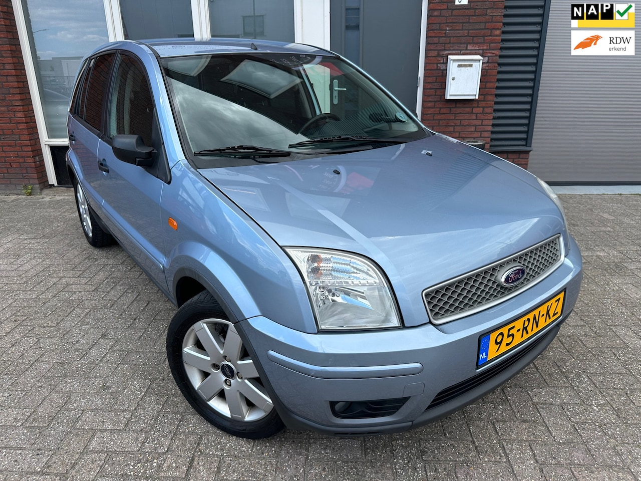 Ford Fusion - 1.6-16V Futura - Airco / AUT / Trekhaak - AutoWereld.nl