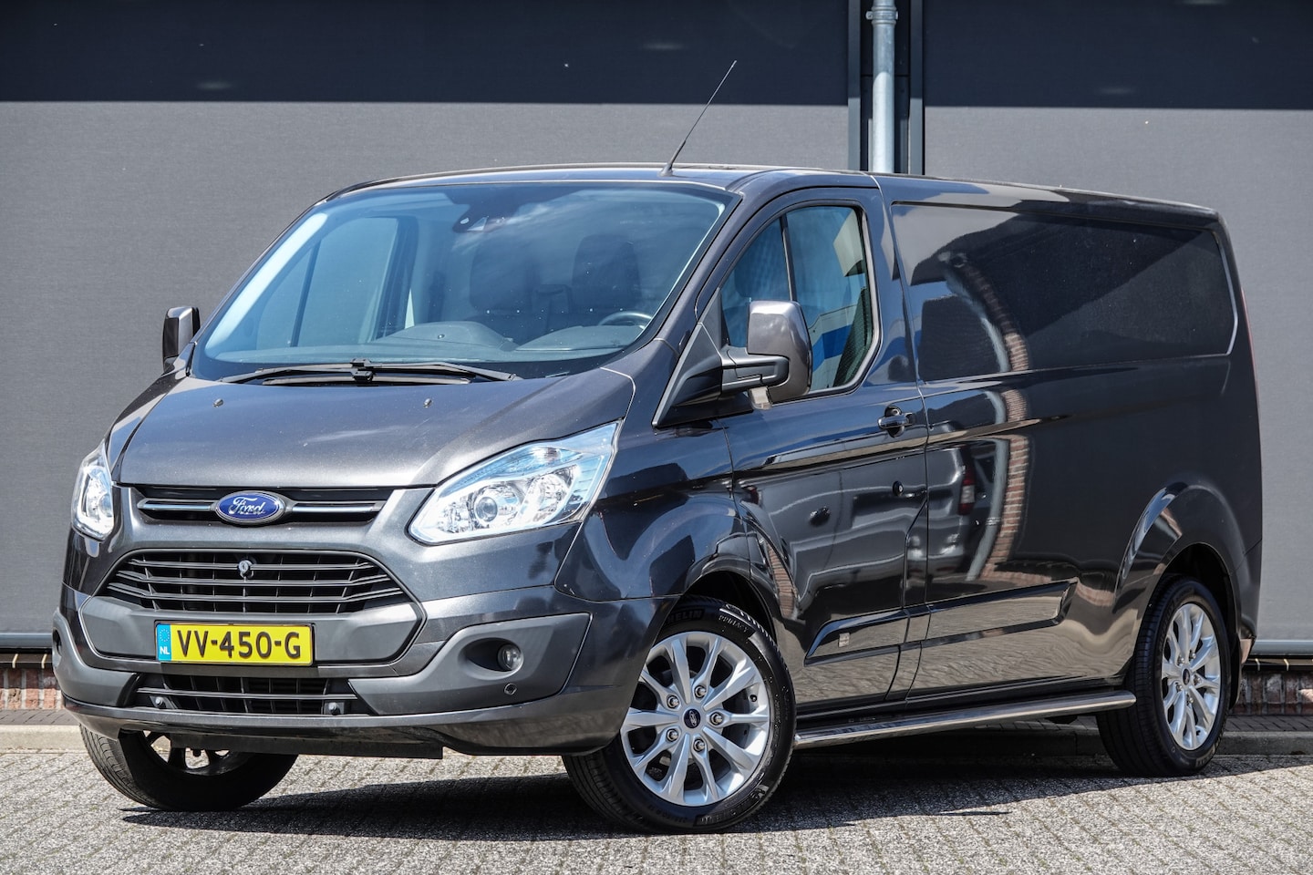 Ford Transit Custom - L2H1 2.2Tdci 125Pk | Anniversary Edition | Stoel-Bank | Achteruitrijcamera | Trekhaak | Si - AutoWereld.nl