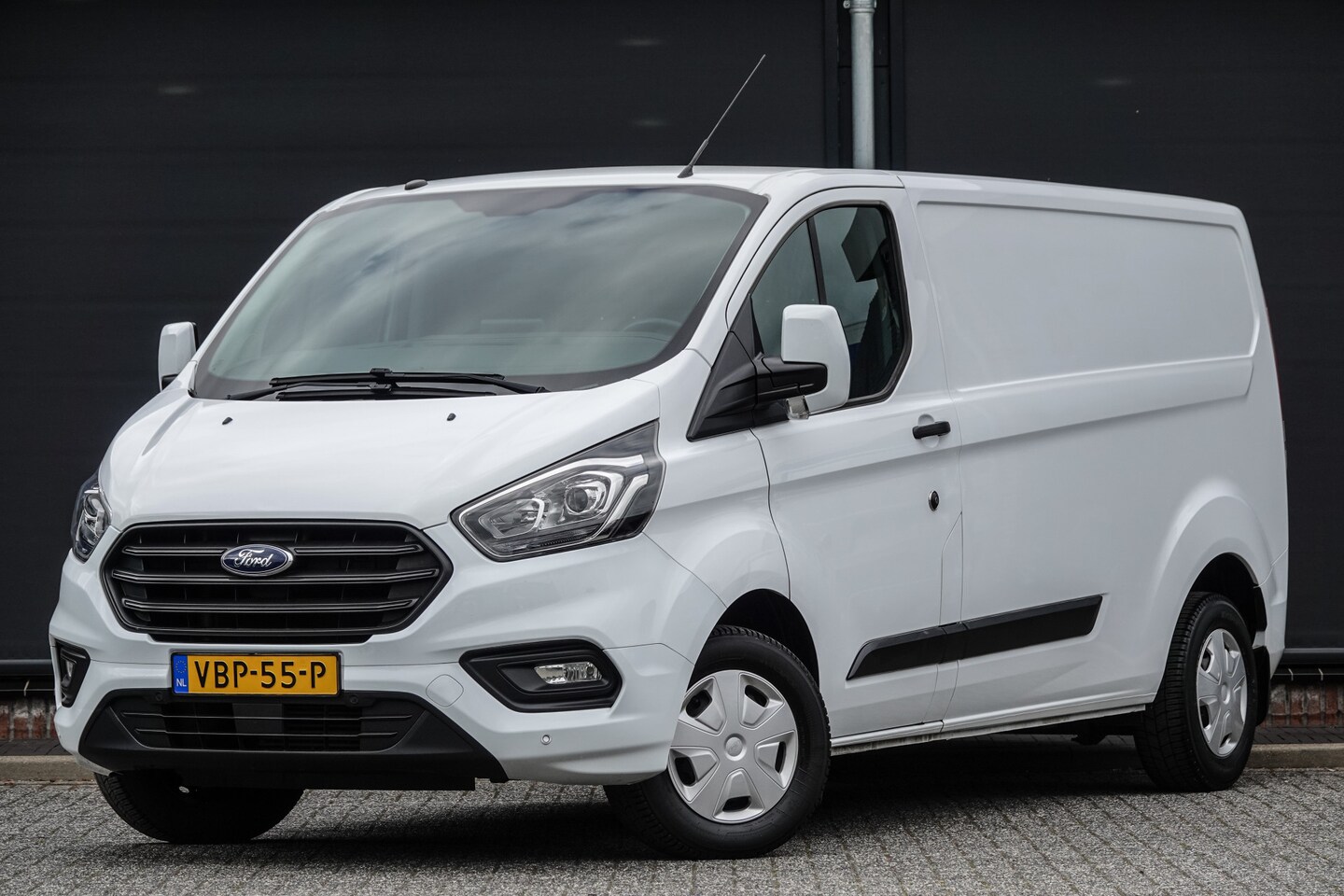 Ford Transit Custom - L2H1 2.0Tdci 130Pk | Trend | Stoel-Bank | Trekhaak | Frozen White - AutoWereld.nl