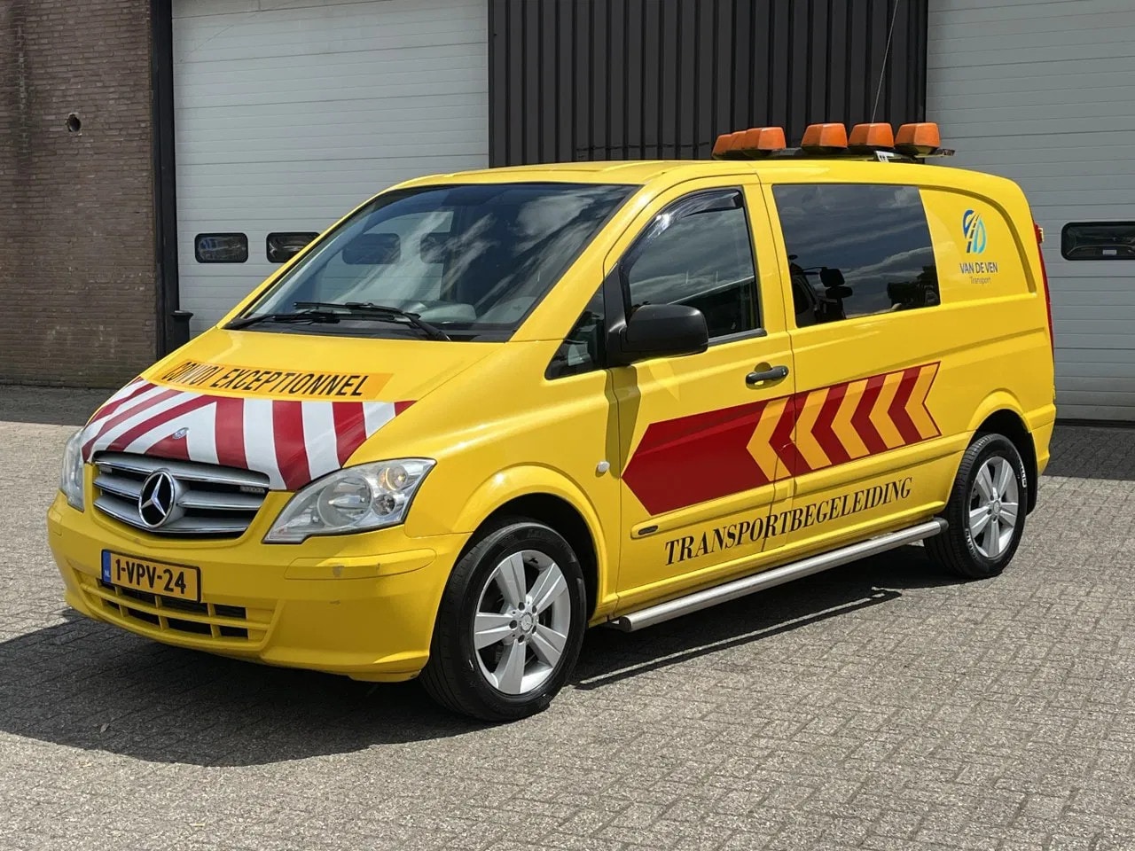 Mercedes-Benz Vito - 110 CDI 320 / Airco / Handgeschakeld / CC / Begeleidingswagen - AutoWereld.nl