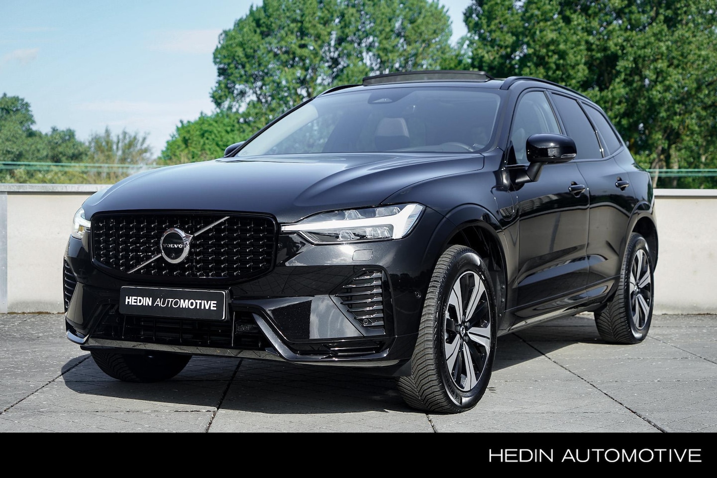 Volvo XC60 - 2.0 T8 Plug-in hybrid AWD Ultimate Dark 450PK | luchtvering | extra getint glas | 360 grad - AutoWereld.nl
