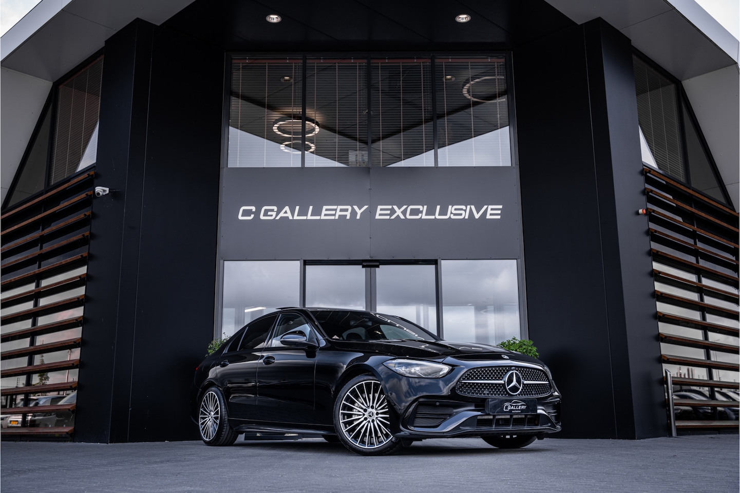 Mercedes-Benz C-klasse - 300 AMG Line - Panorama | Burmester | Cruise Control | Camera - AutoWereld.nl