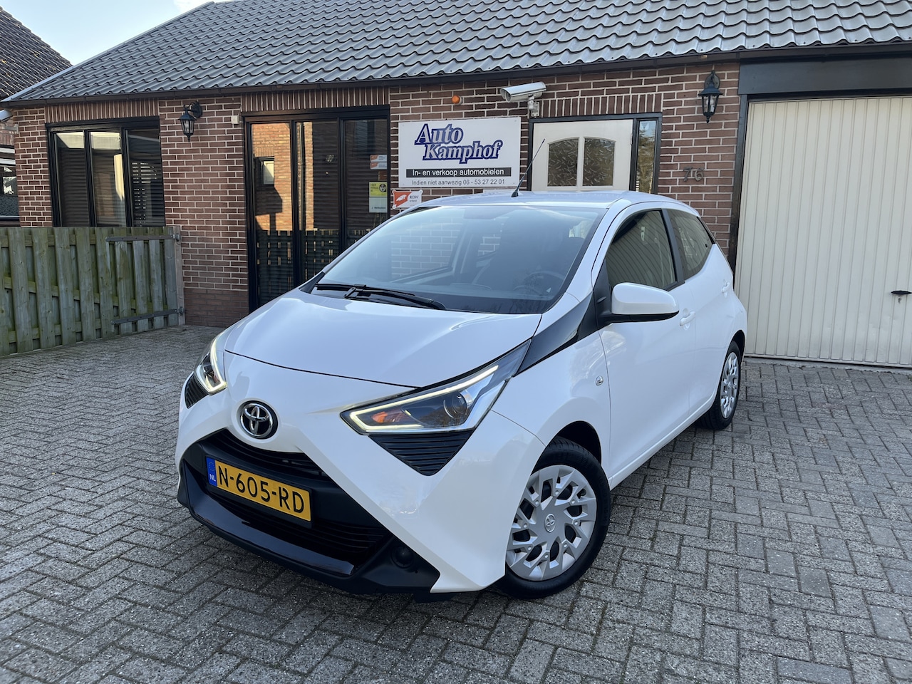 Toyota Aygo - 1.0 VVT-i x-play LED Camera - AutoWereld.nl