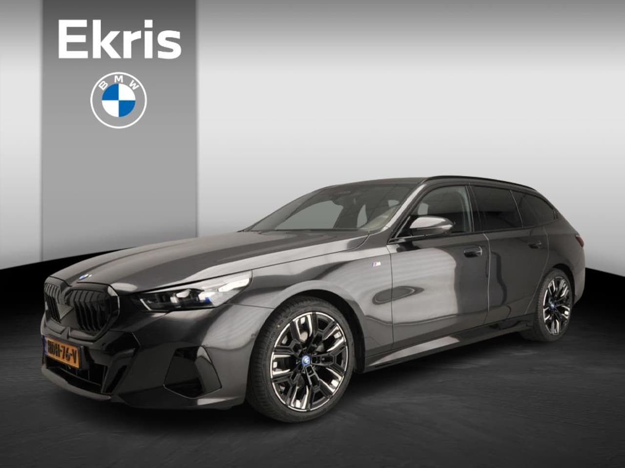 BMW 5-serie Touring - 520d | M-Sportpakket | LED | HUD | Trekhaak | Panoramadak | Elektr. zetels | Keyles go | D - AutoWereld.nl