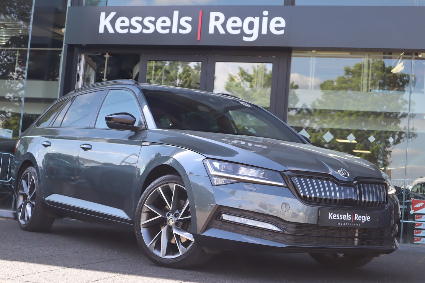 Skoda Superb Combi - 1.4 TSI iV Sportline Business Panorama ACC Navi LED Camera - AutoWereld.nl