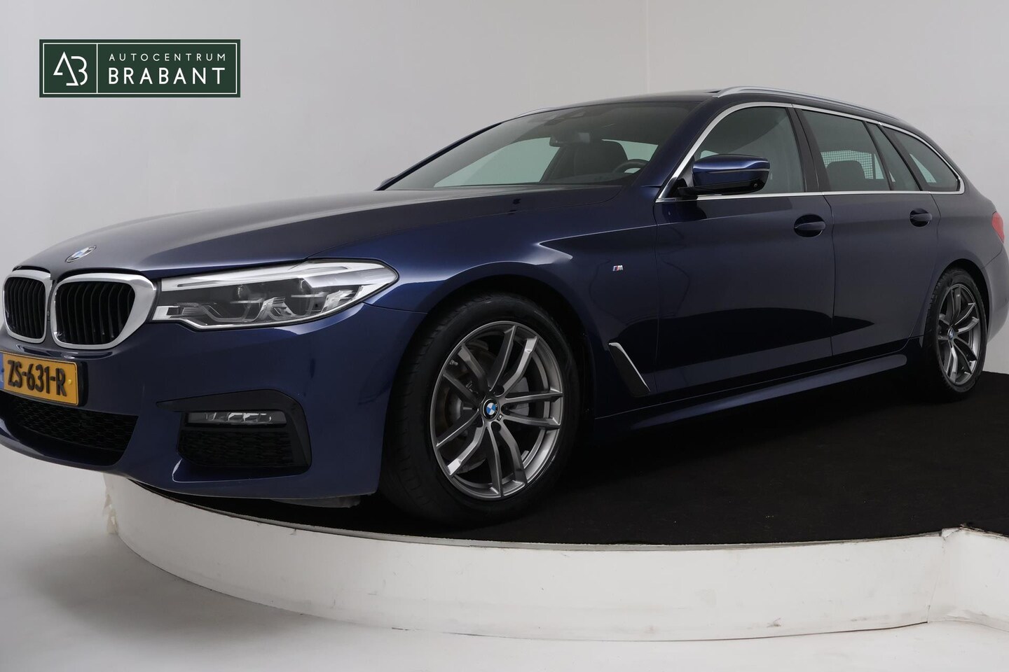 BMW 5-serie Touring - 520i High Executive Edition M-SPORT (PANORAMADAK, CAMERA, NAVI, STOEL/STUUR VERWARMING, EL - AutoWereld.nl