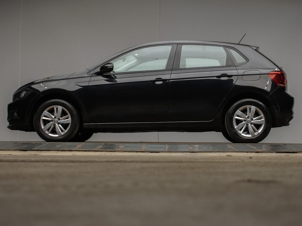 Volkswagen Polo - 1.0 TSI Comfortline Sport (APPLE CARPLAY,NAVI,LED,CRUISE,CLIMATE,DAB,SPOILER,SPORTSTOELEN, - AutoWereld.nl