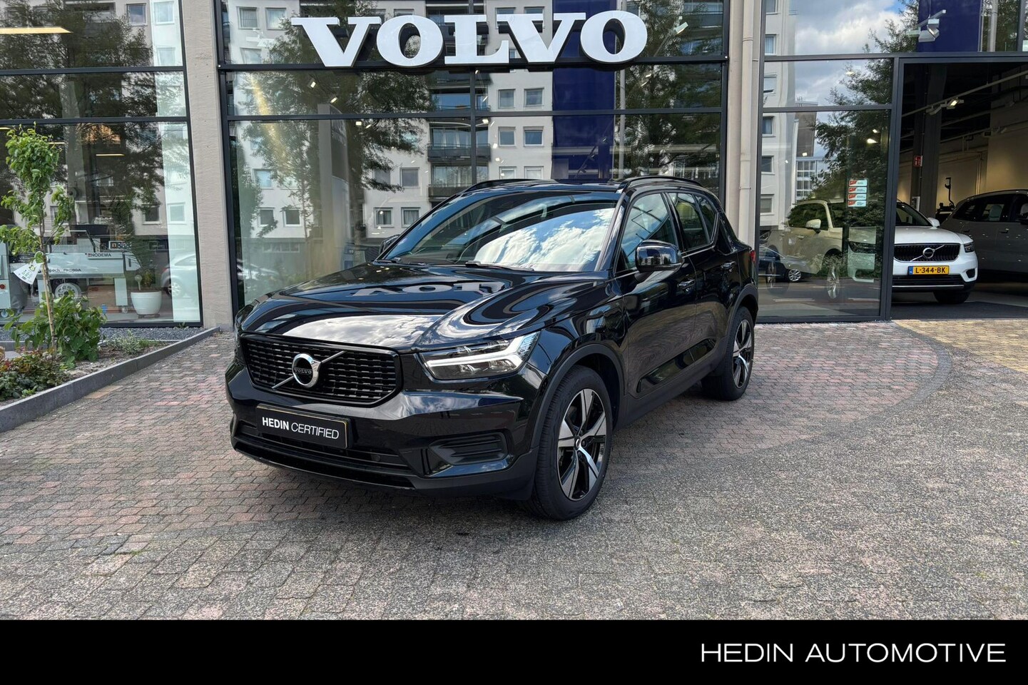 Volvo XC40 - T4 Recharge R-Design 211pk Stoelverwarming | Apple Carplay & Android Auto | Navigatiesyste - AutoWereld.nl