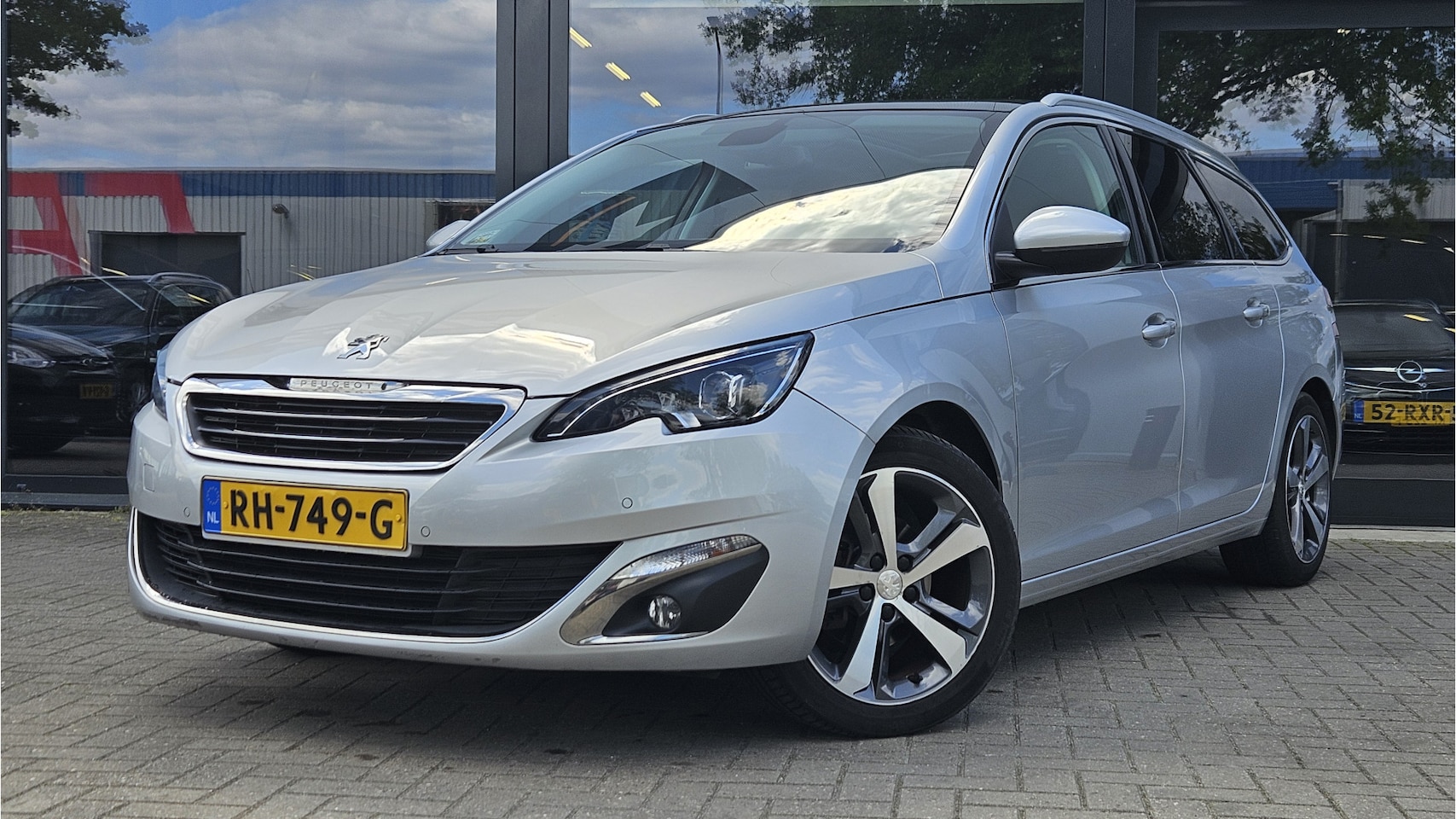 Peugeot 308 SW - 1.2 PureTech GT-line Automaat + PANO DAK + NAVI + LED + LM VELGEN - AutoWereld.nl