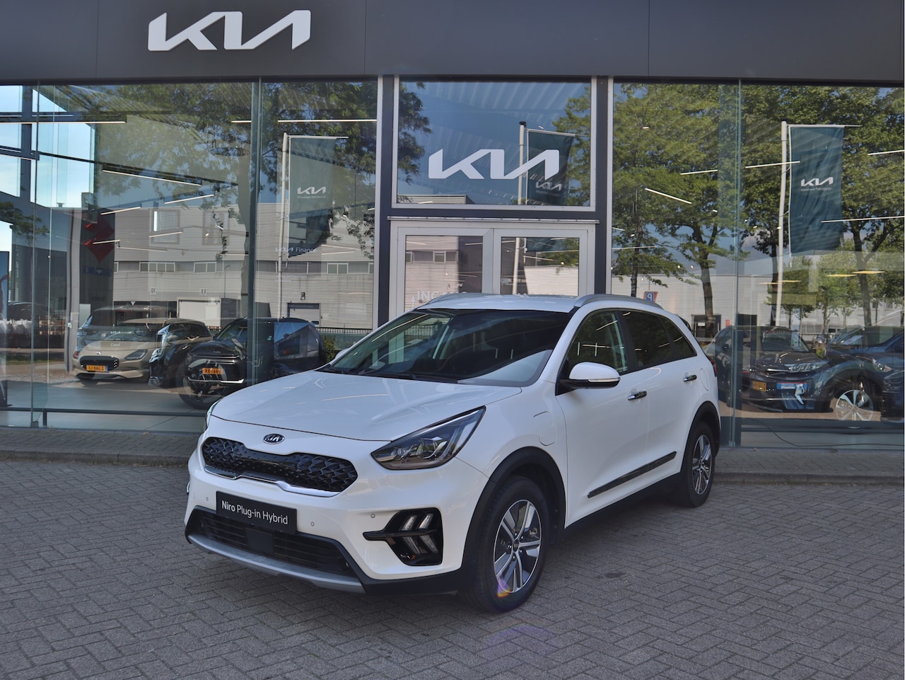 Kia Niro - 1.6 GDi Plug-In-Hybrid PHEV ExecutiveLine Leder | Stoelverw+Koeling | Navigatie | Camera | - AutoWereld.nl