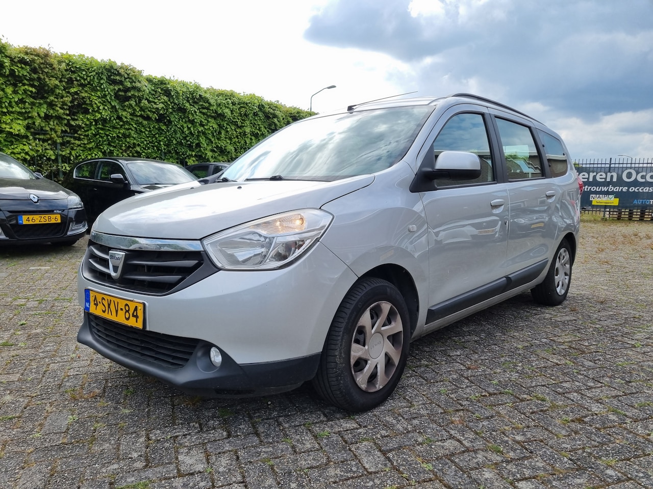 Dacia Lodgy - 1.2 TCe Lauréate 7persoons ❗KETTING RAMMELT❗ - AutoWereld.nl