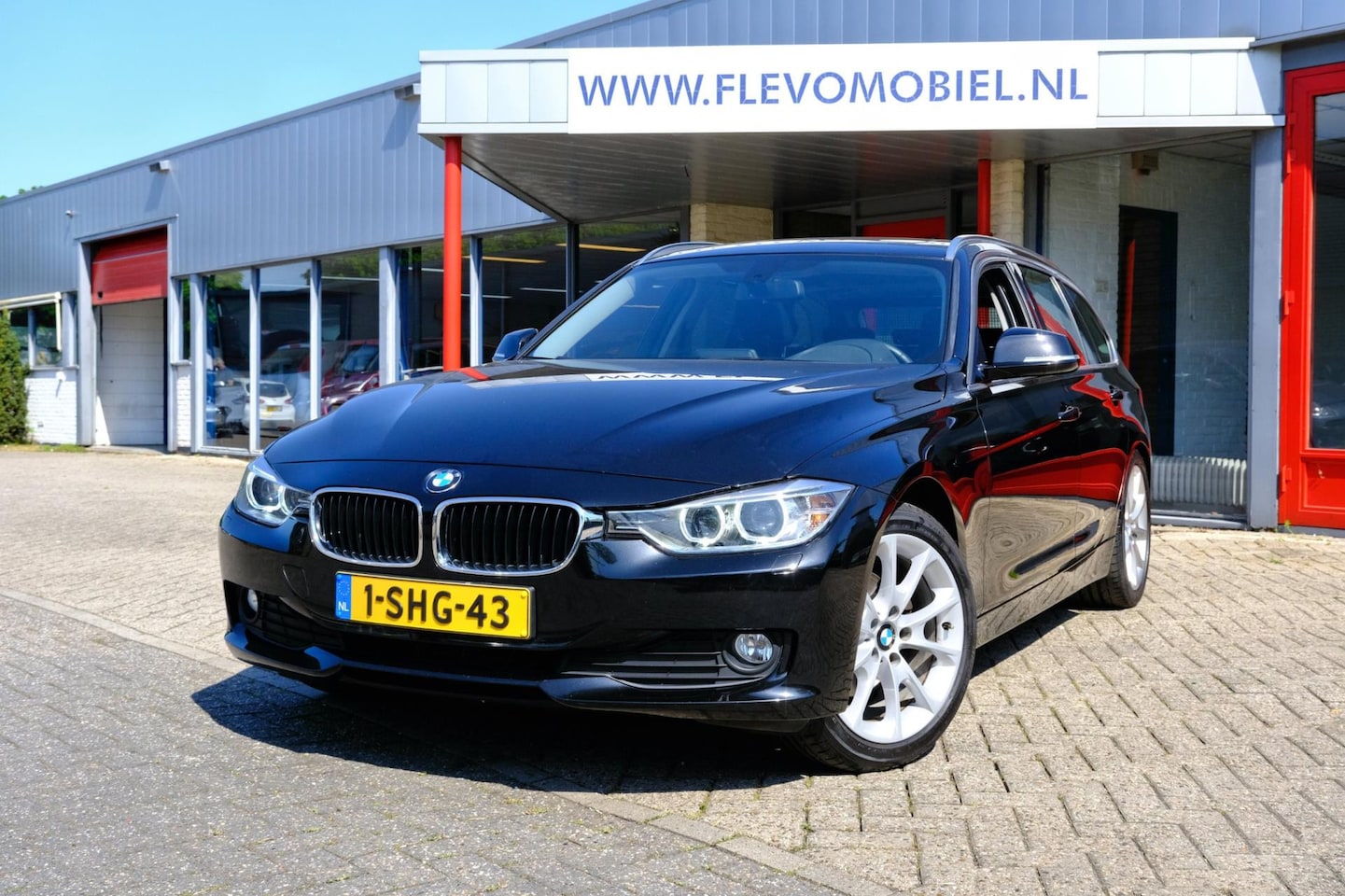 BMW 3-serie Touring - 320d 184pk High Executive Aut. Pano|Navi|LMV|Clima - AutoWereld.nl