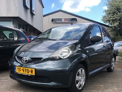 Toyota Aygo - 1.0-12V 5 Deurs, Navigatie Apk 02-04-2026 Goed rijdende en super zuinige auto