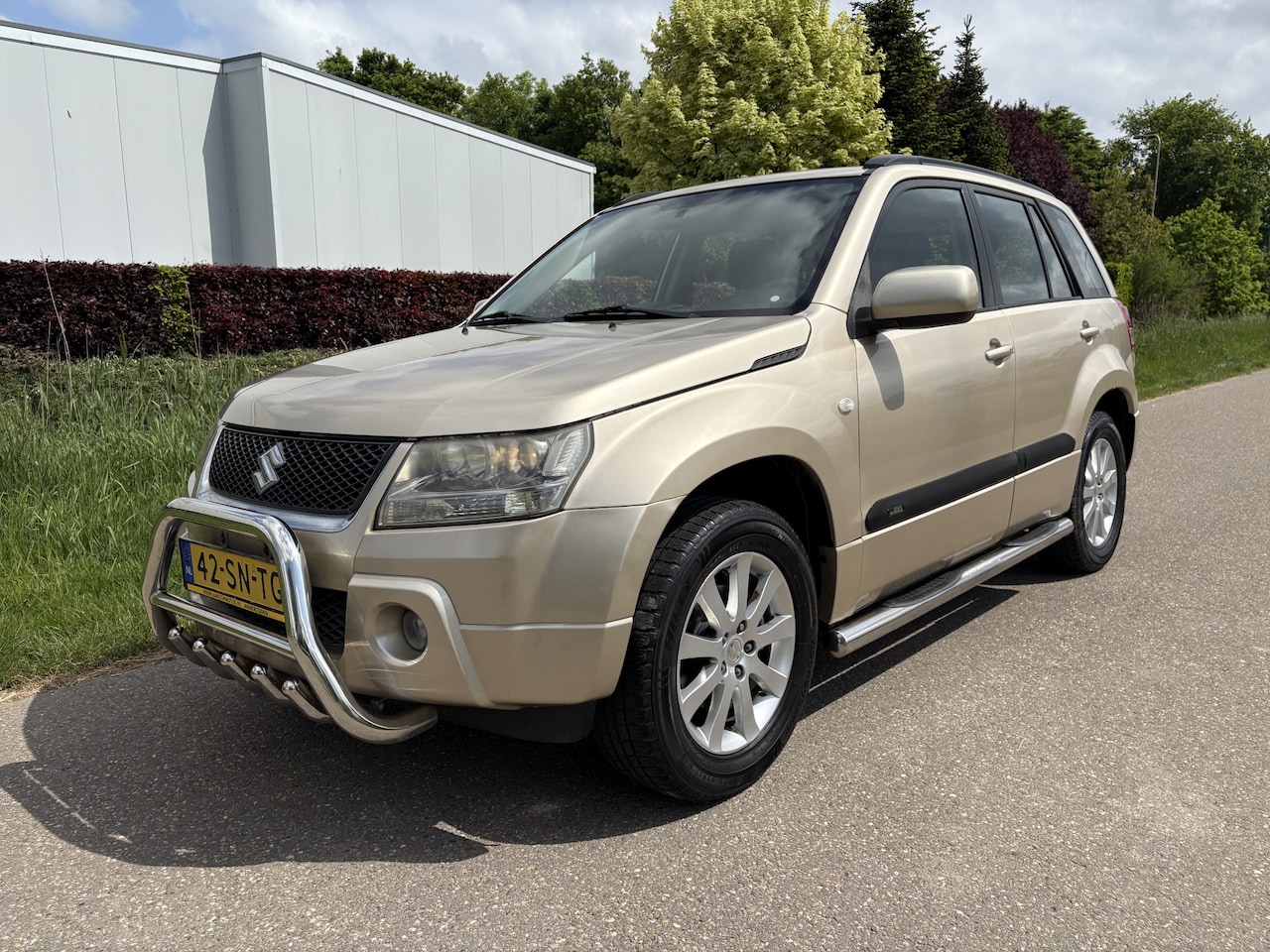 Suzuki Grand Vitara - 2.0-16V Exclusive / AUTOMAAT / 4WD / 4x4 / AIRCO ECC / TREKHAAK - AutoWereld.nl