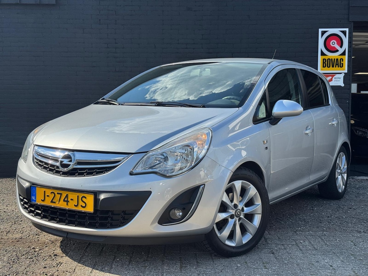 Opel Corsa - 1.2-16V 150 Jahre | Stuur en stoelverwarming | Airco - AutoWereld.nl
