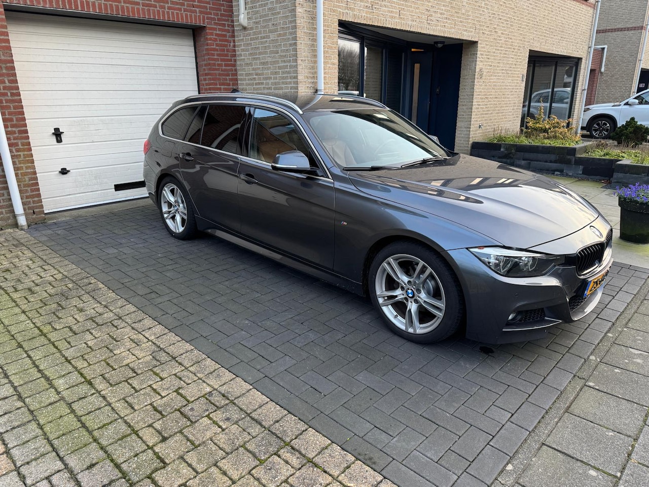 BMW 3-serie Touring - 318i M Sport Edition BMW 3 Serie Touring 318i M Sport Line Automaat - AutoWereld.nl