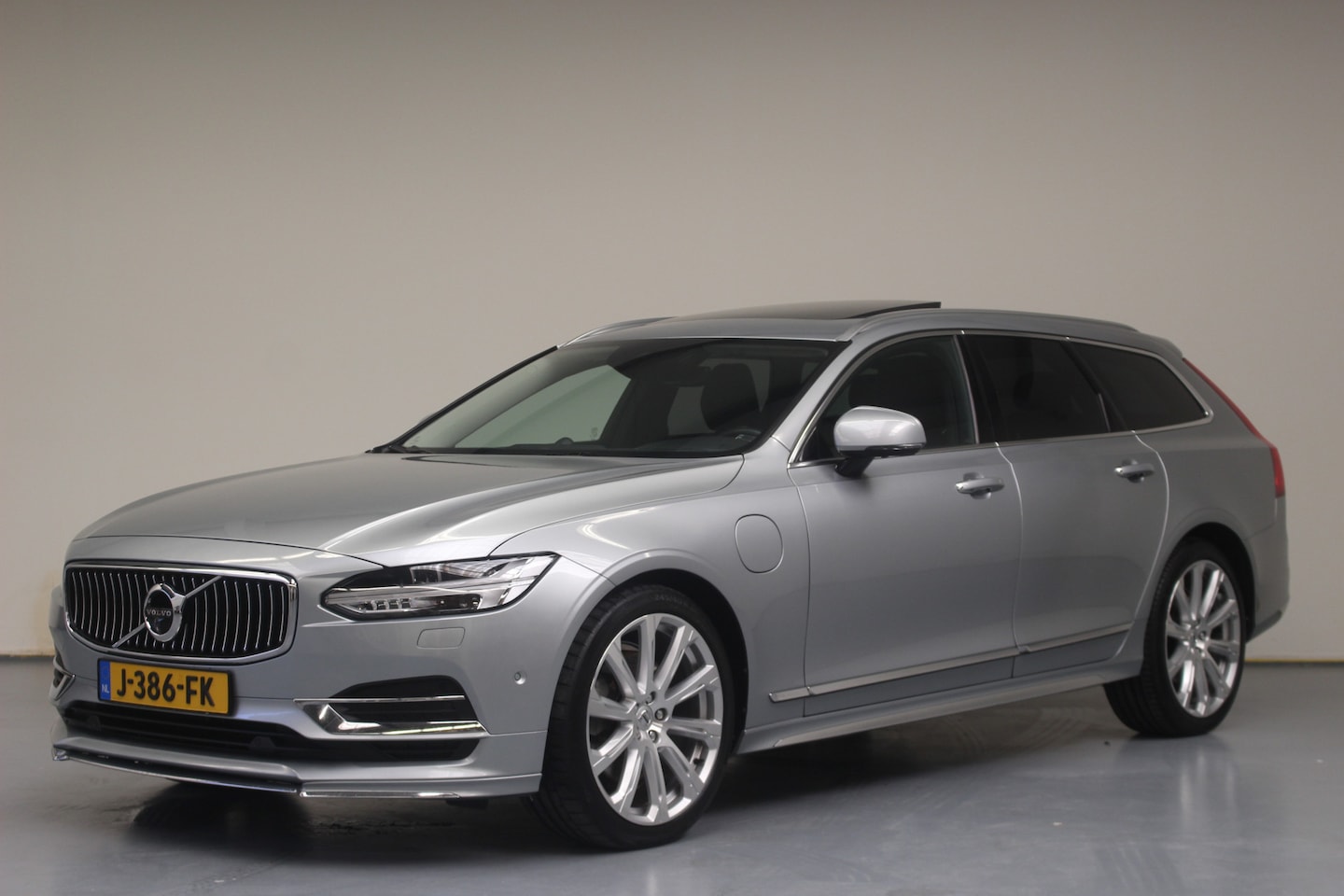 Volvo V90 - T8 Twin Engine AWD Inscription | Rijklaarprijs | Luchtvering | Bowers & Wilkins | - AutoWereld.nl