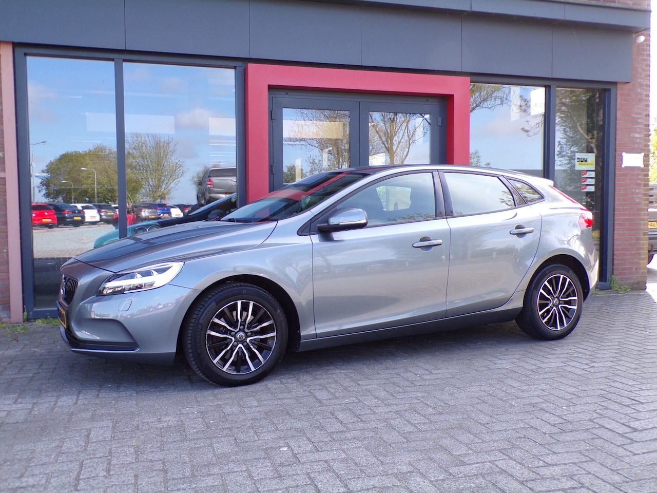 Volvo V40 - 2.0 T2 Nordic+ Navi Internet Trekhaak NAP! - AutoWereld.nl