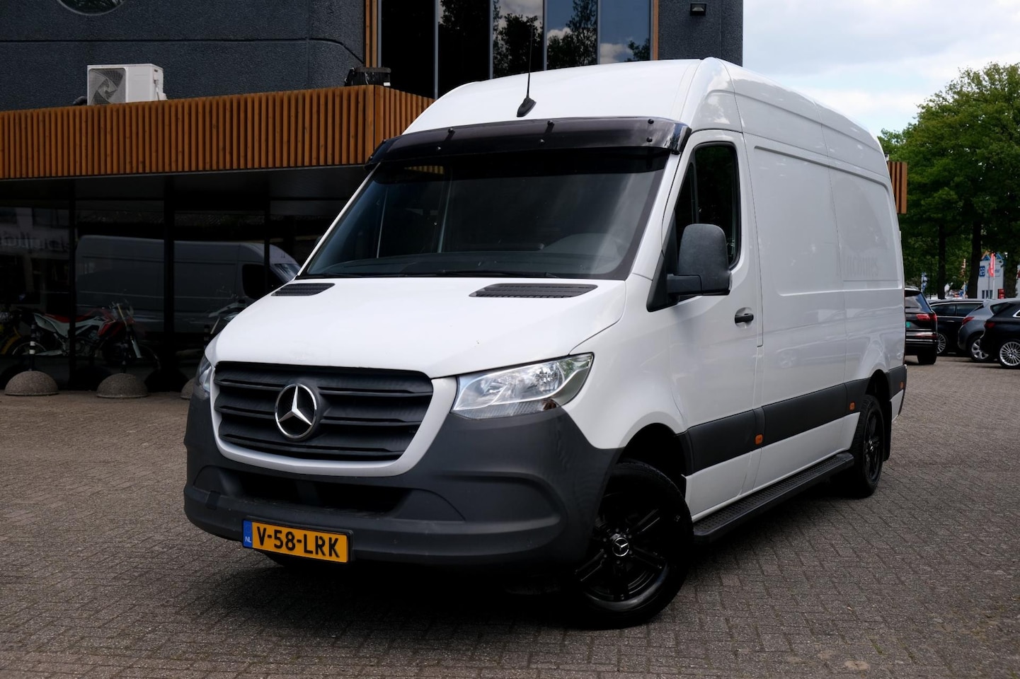 Mercedes-Benz Sprinter - 316 2.2 CDI L2H1/MARGE/Camera//Treeplanken/Trekhaak/LM Velgen/Zonneklep/Automaat/3-Zits/Ca - AutoWereld.nl