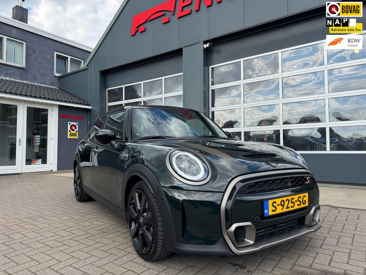 MINI Cooper S - Mini 2.0 Resolute Edition / Racing Green / H&K / Head-Up / Pano / Camera / Full Option ! . - AutoWereld.nl